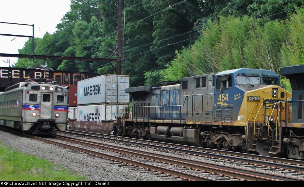 CSX 454 on I158